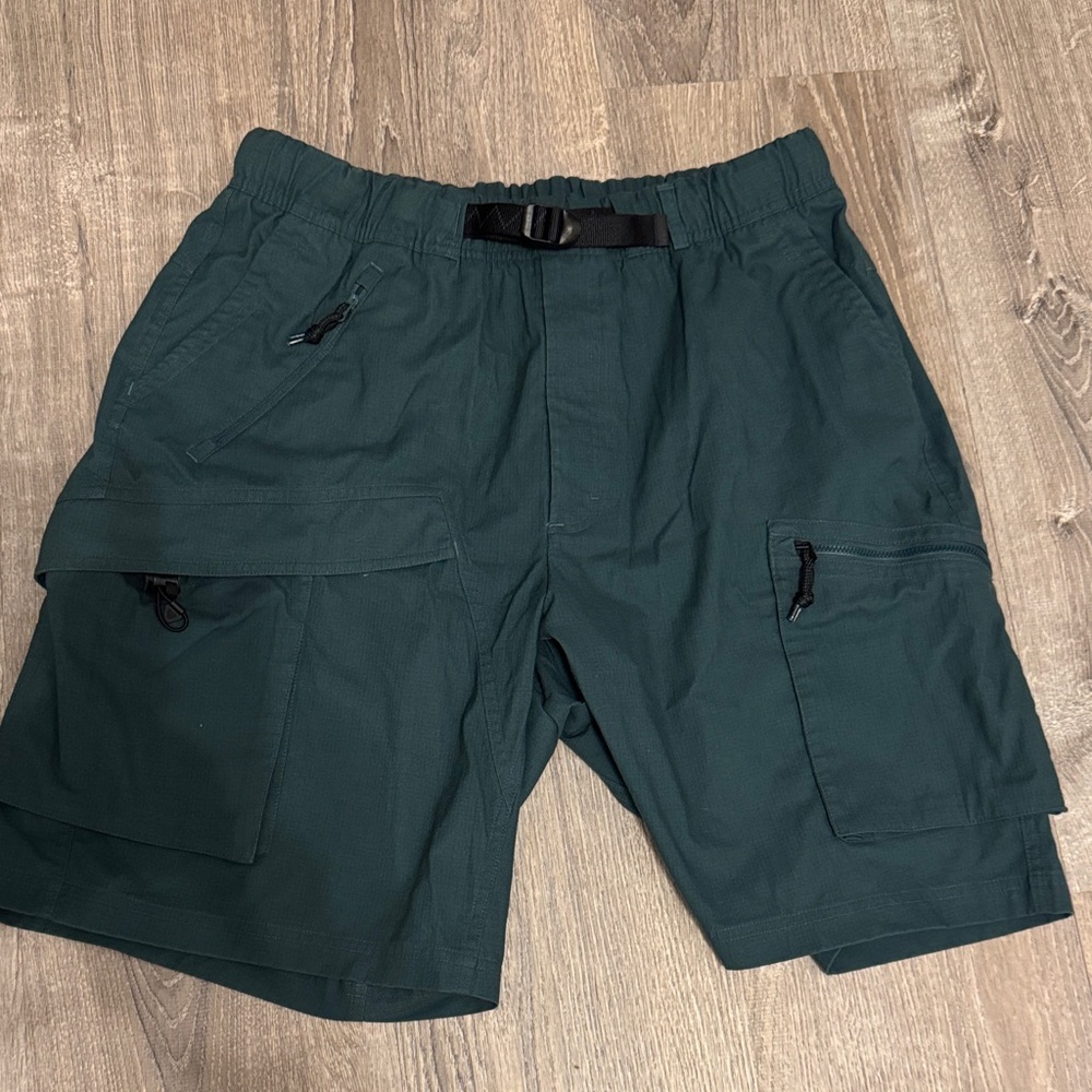 Nike ACG Men's Green Cargo Shorts Size L